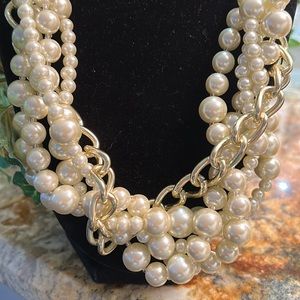 Pearl and gold chain necklace